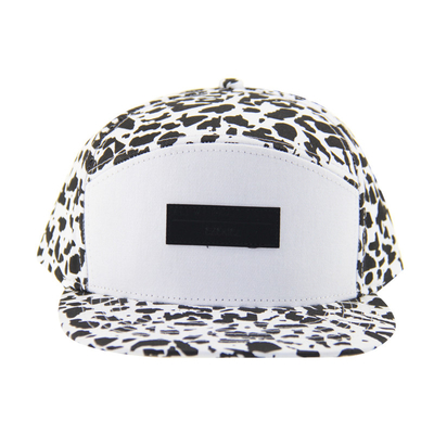 Fashion Allover Druck 5 Panel Camp Caps mit Leder Patch Prägte Logo auf der Vorderseite