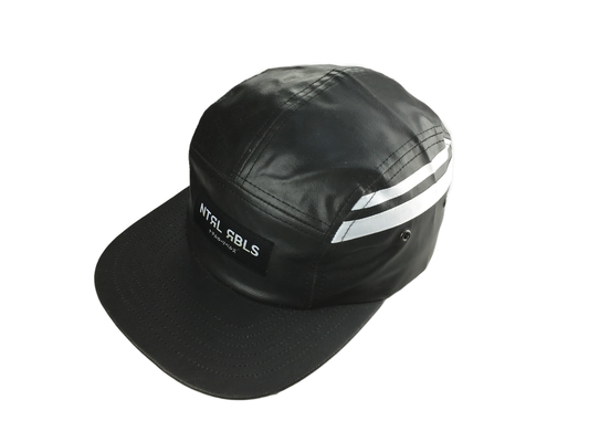 Modische 5-Panel-Camp Caps mit flachem PU-Visor und gewebtem Label-Logo