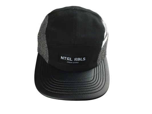 Modische 5-Panel-Camp Caps mit flachem PU-Visor und gewebtem Label-Logo